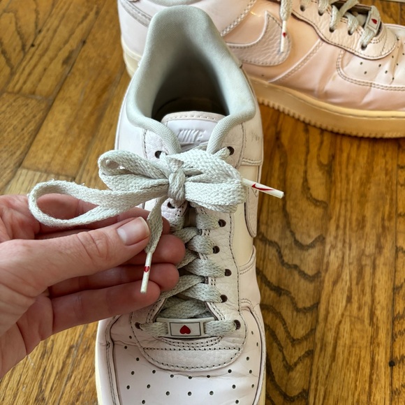 Nike Air Force 1 Limited Edition Light Pink Valentine’s Sneakers, size 11 w - Picture 4 of 6